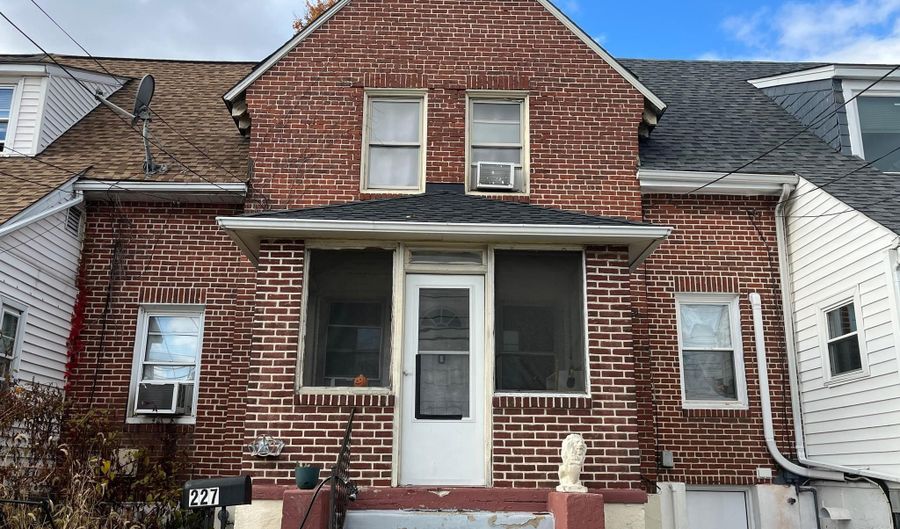 227 RIDGE Rd, Claymont, DE 19703 - 2 Beds, 1 Bath