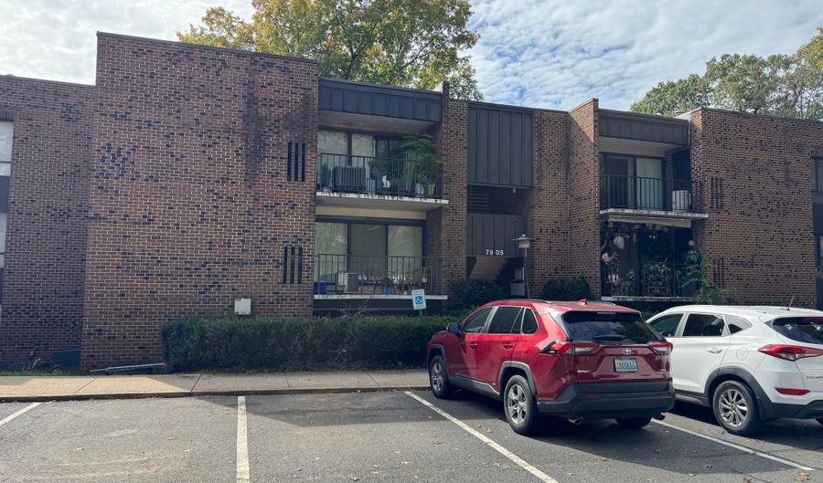 7905 DASSETT Ct 304, Annandale, VA 22003 - 3 Beds, 2 Bath