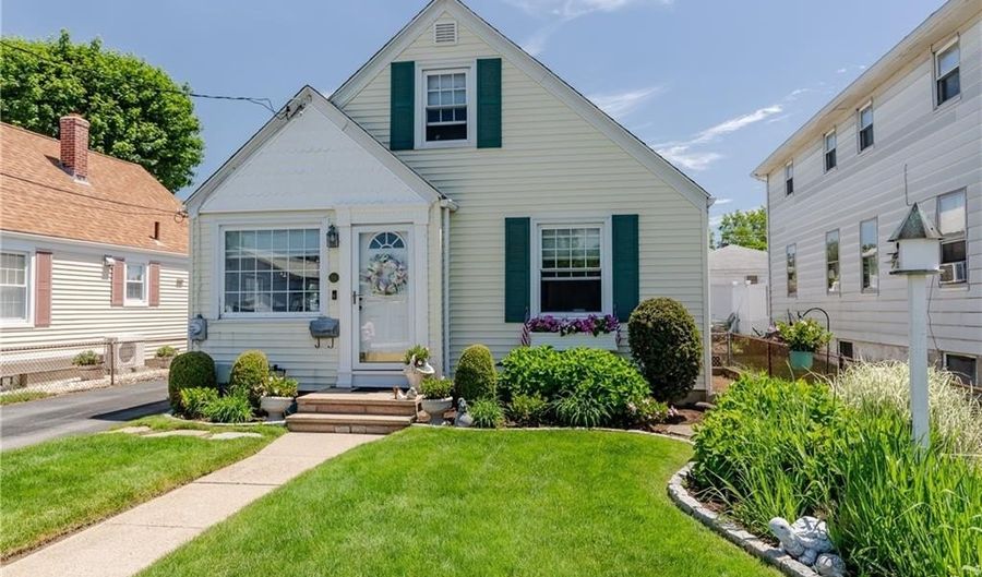24 Columbus Blvd, Cranston, RI 02910 - 3 Beds, 1 Bath