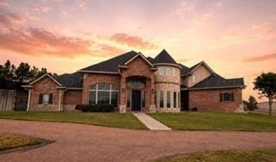 1921 Las Tecovas Trl, Amarillo, TX 79124 - 5 Beds, 4 Bath