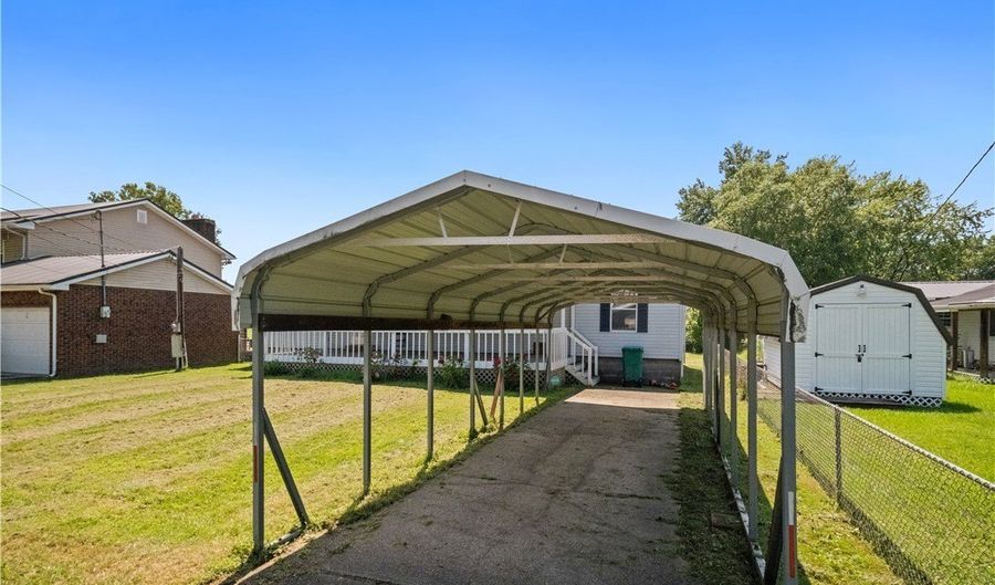 133 ROCKWOOD Dr, Bancroft, WV 25011 - 3 Beds, 2 Bath
