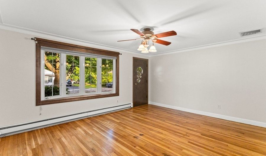 12 Oak Ter, Bellingham, MA 02019 - 3 Beds, 1 Bath