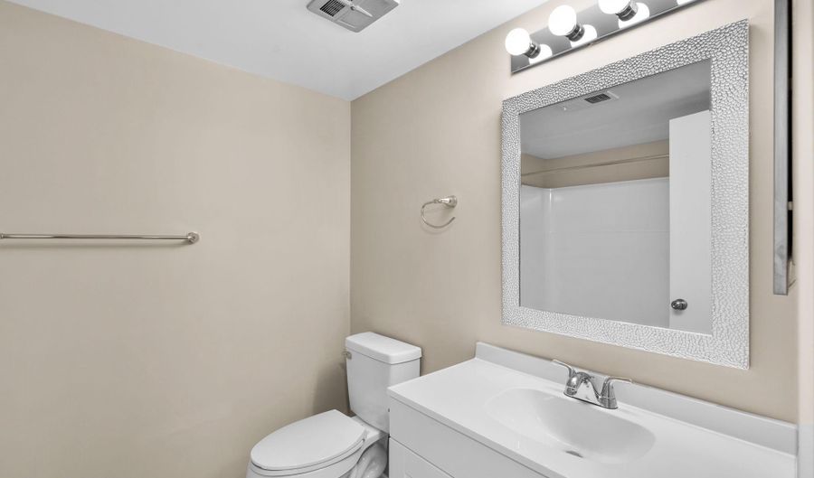 13 FARSTA Ct, Rockville, MD 20850 - 4 Beds, 3 Bath