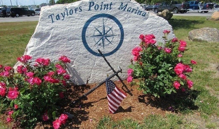 9 Central Pl, Bourne, MA 02532 - 2 Beds, 1 Bath