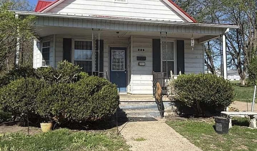 220 Illinois St, Bicknell, IN 47512 - 4 Beds, 1 Bath