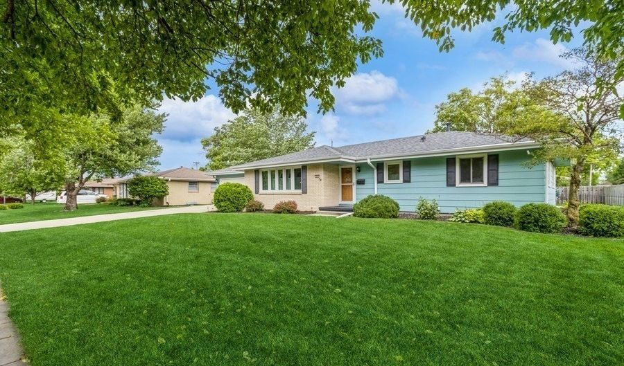 809 SE Sherman Dr, Ankeny, IA 50021 - 3 Beds, 2 Bath