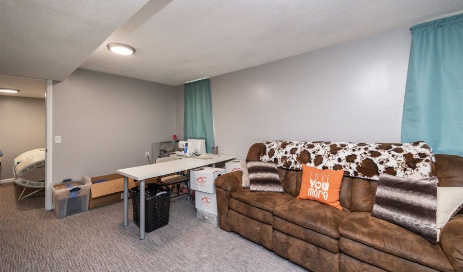 2610 NW 17th St, Ankeny, IA 50023 - 4 Beds, 3 Bath