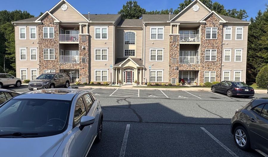 130 W BROADWAY 1E, Bel Air, MD 21014 - 2 Beds, 2 Bath