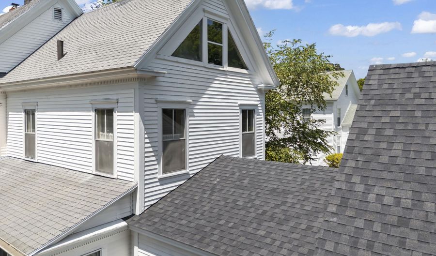 999 High St, Bath, ME 04530 - 4 Beds, 3 Bath