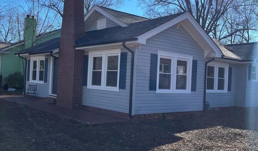 924 E Main St, Albemarle, NC 28001 - 2 Beds, 1 Bath