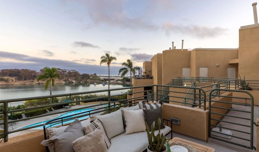 817 Kalpati Cir 310, Carlsbad, CA 92008 - 2 Beds, 2 Bath