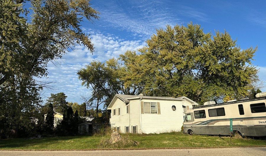 25174 W Claridan Ave, Antioch, IL 60002 - 4 Beds, 2 Bath
