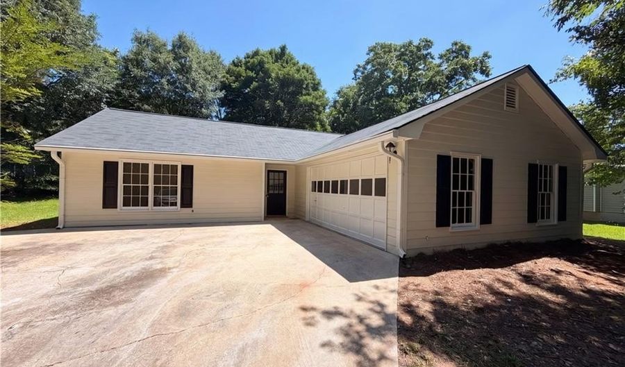 358 Cross Creek Pl, Auburn, GA 30011 - 3 Beds, 2 Bath