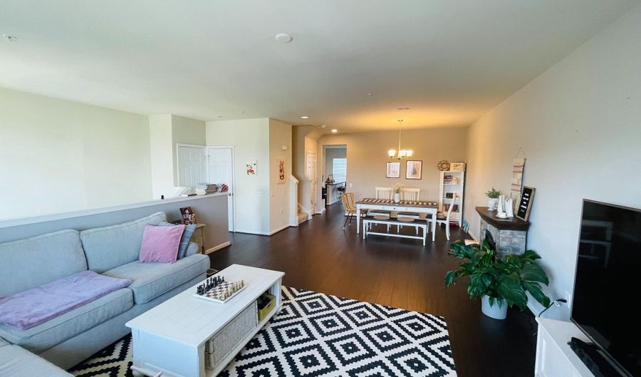 42699 WARDLAW Ter, Ashburn, VA 20147 - 3 Beds, 3 Bath