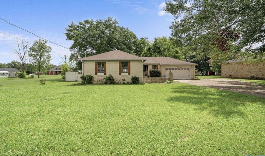 704 Hannah Ave SE, Attalla, AL 35952 - 4 Beds, 2 Bath