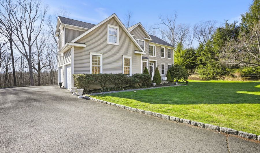 16 N Beech Tree Rd, Brookfield, CT 06804 - 4 Beds, 3 Bath