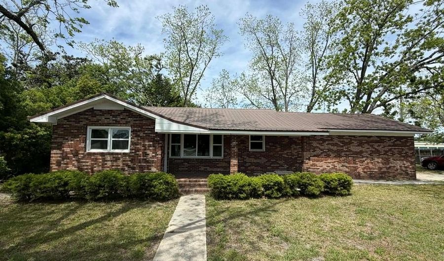 813 W 12th St, Alma, GA 31510 - 3 Beds, 2 Bath