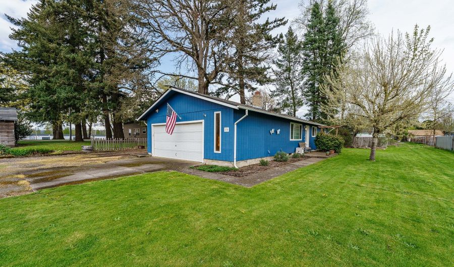 130 3RD St, Fairview, OR 97024 - 3 Beds, 1 Bath