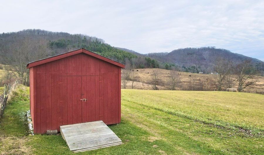 2608 Hinton Rd, Athens, WV 24712 - 3 Beds, 1 Bath