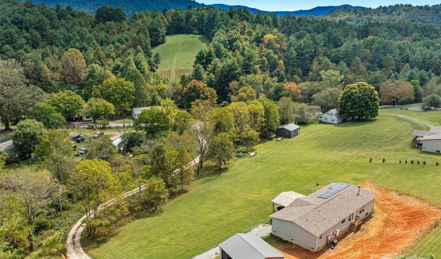 3734 Snow Creek Rd, Bakersville, NC 28705 - 3 Beds, 2 Bath