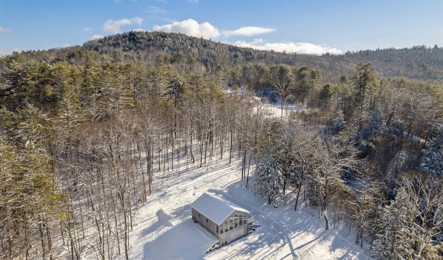 33 Mitchell Brook Rd, Norwich, VT 05055 - 3 Beds, 4 Bath