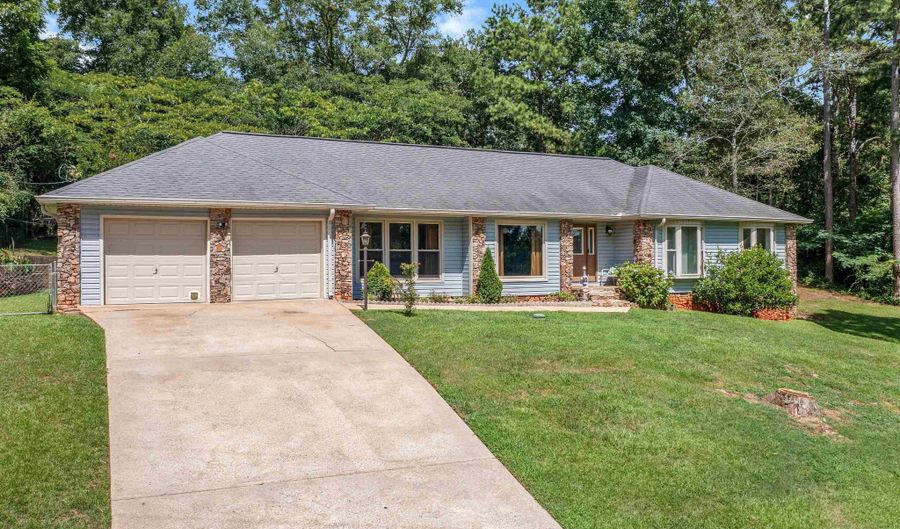 805 PINEDALE Ct, Anniston, AL 36207 - 4 Beds, 3 Bath