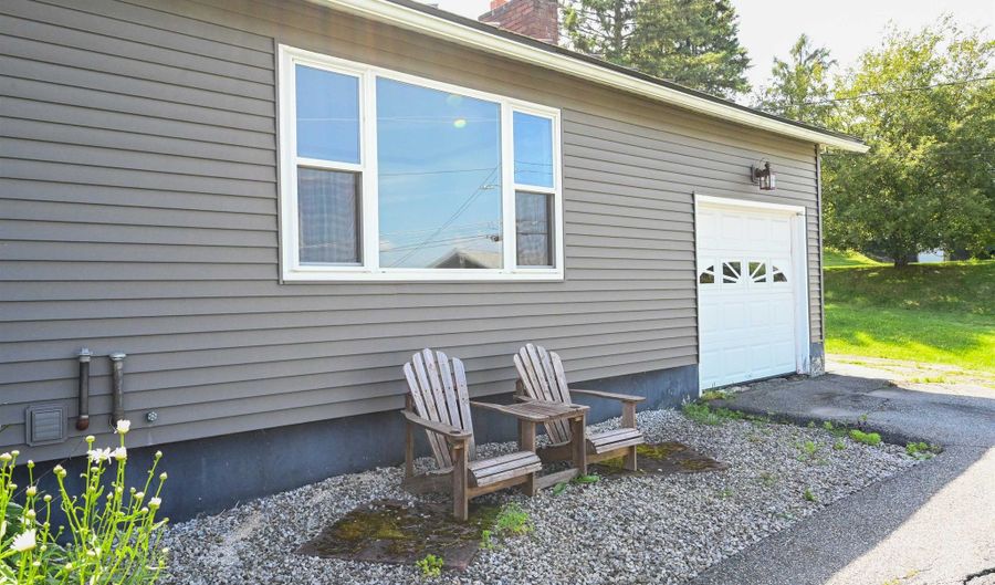 44 Bailey St, Barre, VT 05641 - 3 Beds, 2 Bath