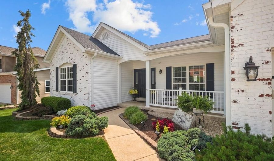 1136 New Ballwin Oaks Dr, Ballwin, MO 63021 - 4 Beds, 3 Bath