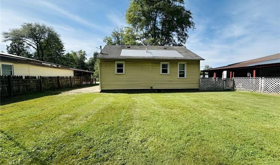 143 S 7th St, Austin, IN 47102 - 2 Beds, 1 Bath