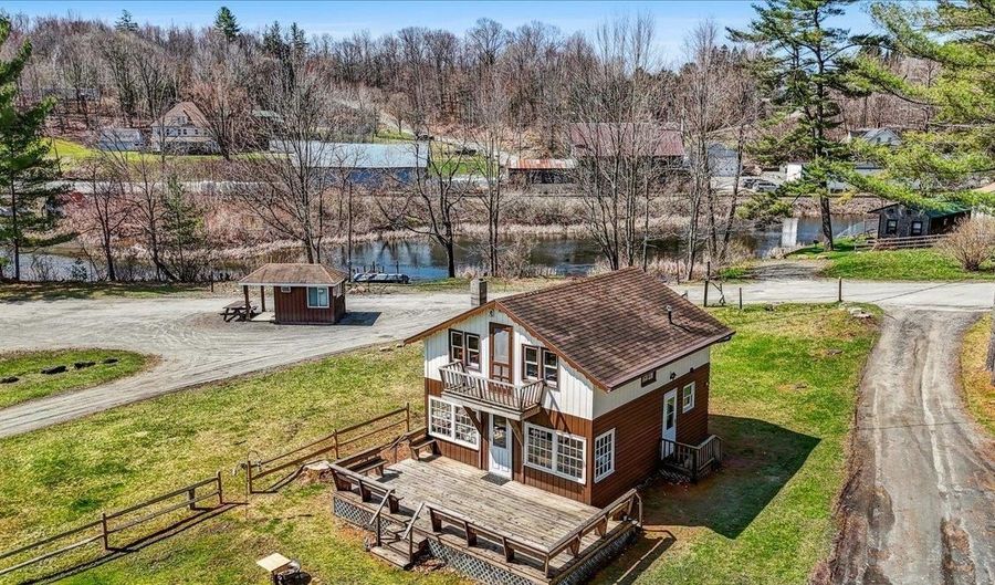 95 Bellwater Ave, Barton, VT 05822 - 4 Beds, 1 Bath